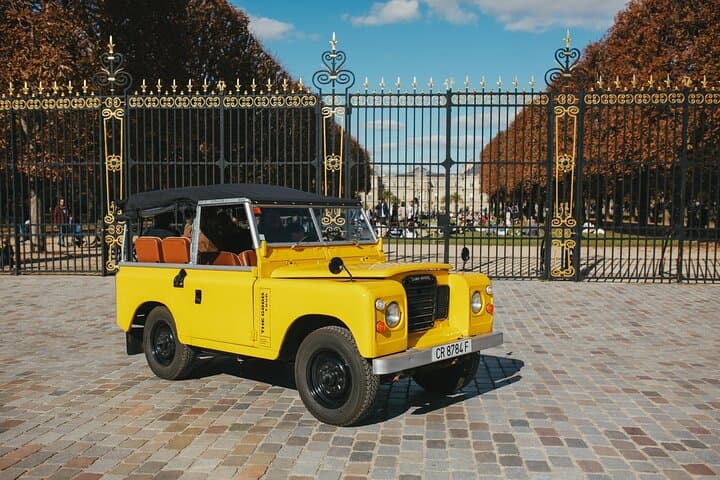 Private Guided Tour of Paris in a Vintage Land Rover