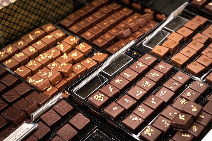 Montmartre Food Tour with Christmas Market and Festive Tastings