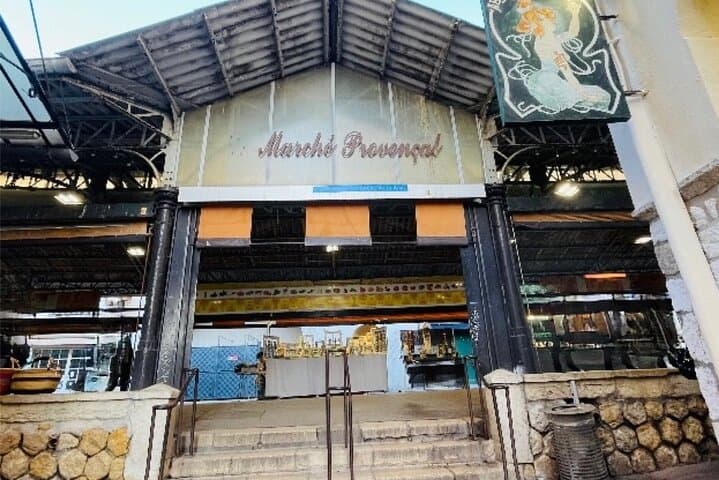 Antibes Self-Guided City Walking Tour & Scavenger Hunt