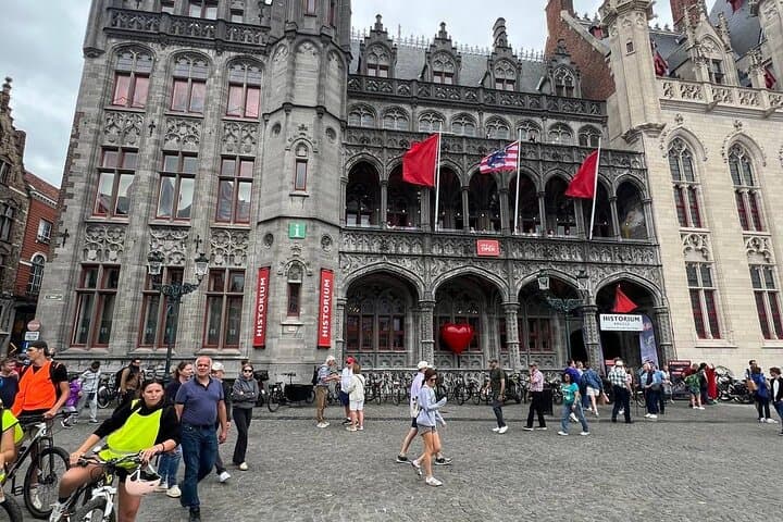 Bruges Highlights Private Trip from Paris with Boat and Beer