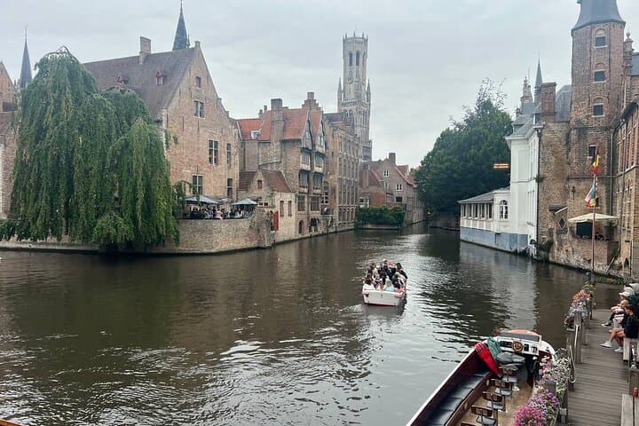 Bruges Highlights Private Trip from Paris with Boat and Beer