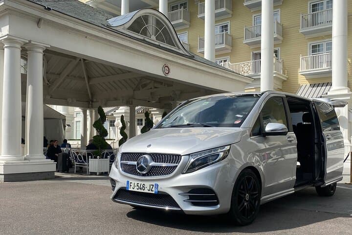Private Transfer Charles de Gaulle Airport CDG to Disney Paris