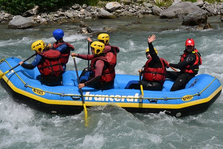 2h30 Rafting down the Isère to Tarentaise