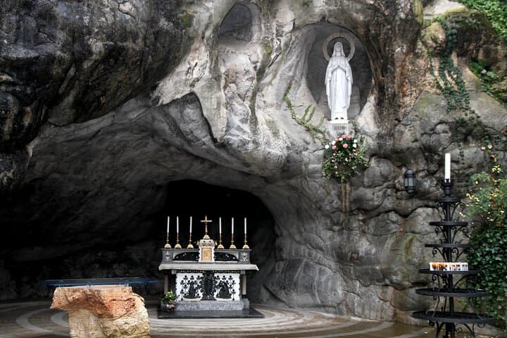 Lourdes Guided Tour Pickup Option from Toulouse or San Sebastián
