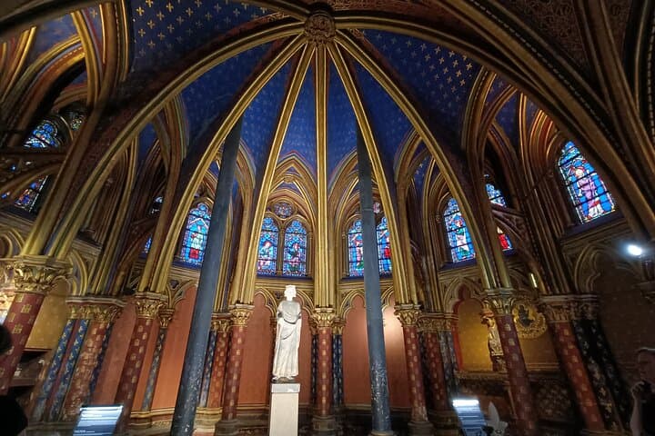 Paris Montmartre and other Holy Sites Guided Tour for Catholics