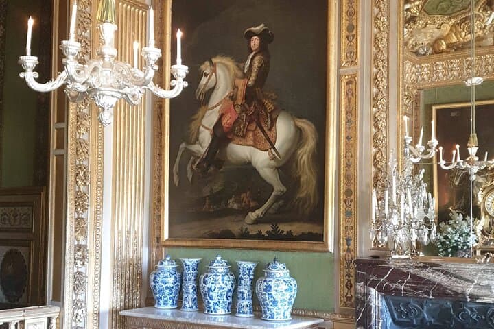 Explore Chateau de Vaux le Vicomte Private Guided Tour from Paris