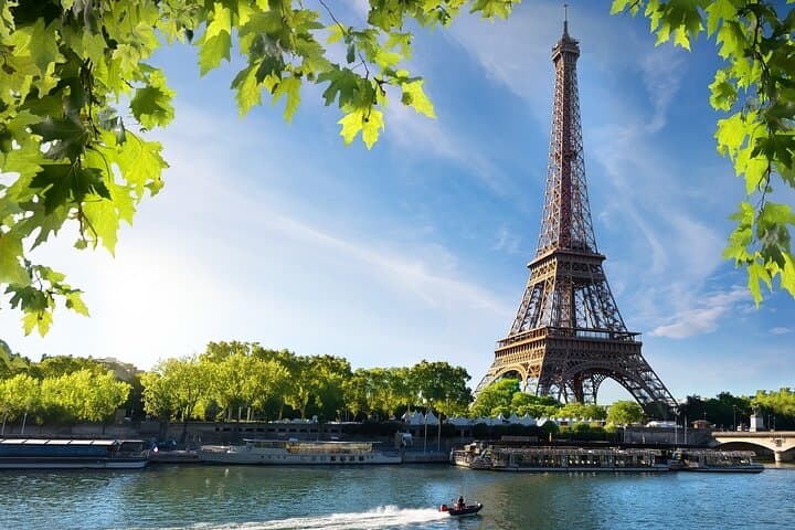 Paris Big Bus Hop-on Hop-off and Seine River Cruise