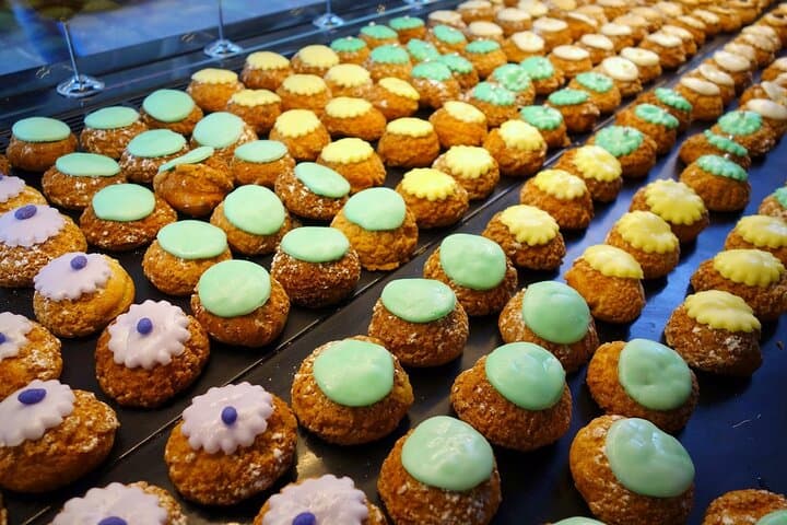 Discover the Hidden Pastries of the Latin Quarter with guide