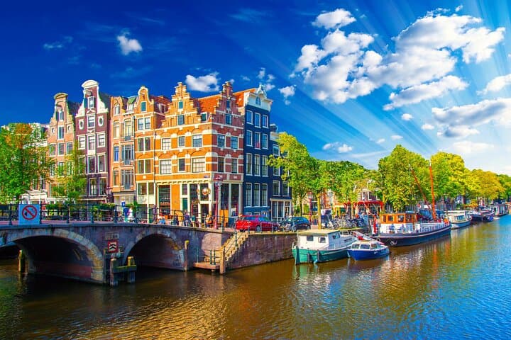 Private transfer from Paris to Amsterdam