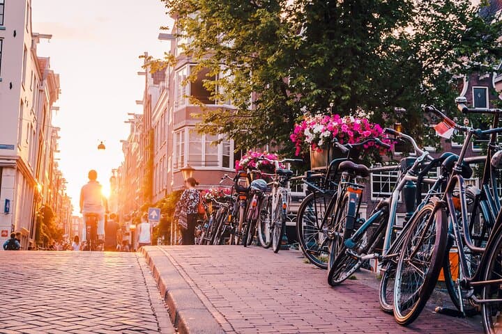 Private transfer from Paris to Amsterdam, English speaking driver