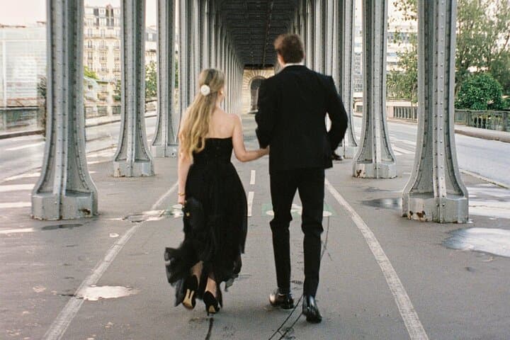 Photoshoot at Bir-Hakeim View: Iconic Parisian Perspectives