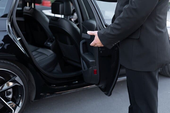 Private Sedan Transfer Charles de Gaulle Airport to Paris