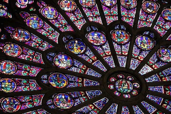 Notre Dame Guided Tour with Scheduled Group Access Option