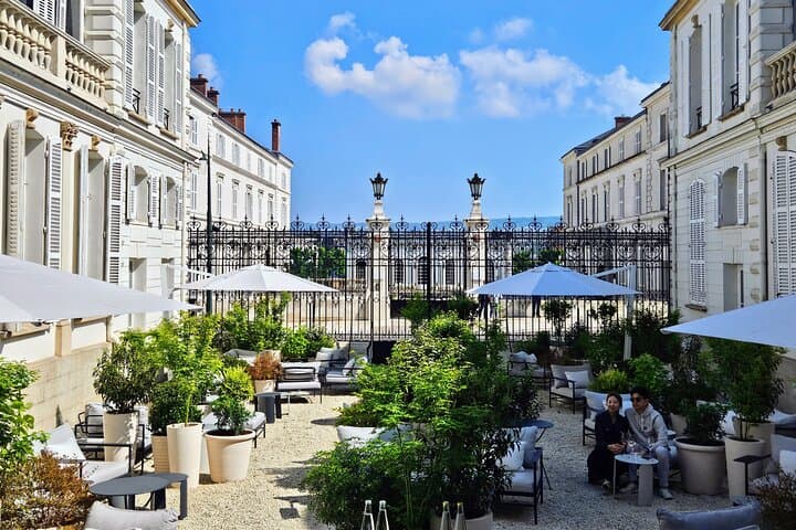 Visit the luxurious Domaine of champagne Moët et Chandon