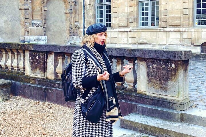 As an architect by training and a lifelong explorer of this incredible city, I’ve spent years soaking in its monuments, hidden gems, and vibrant culture.