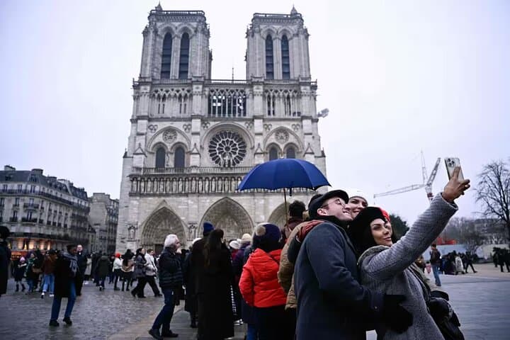 Notre Dame Exterior Professional Guided Tour