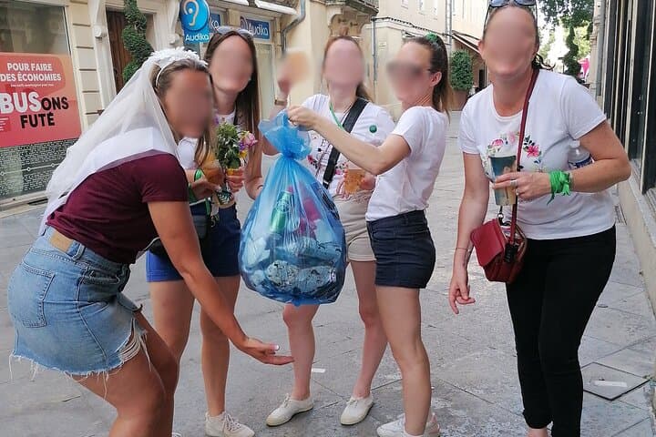 Challenges between girlfriends future bride in Nimes