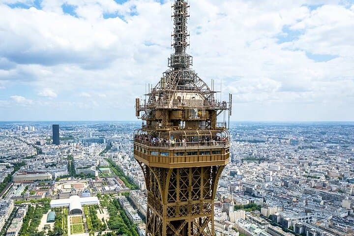 Eiffel Tower Tour by Stairs with Optional Summit by Lift