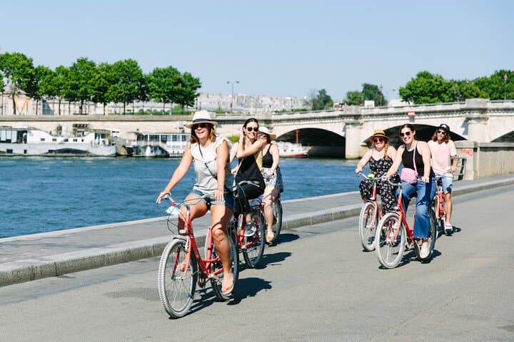 Private Highlights of Paris Bike Tour