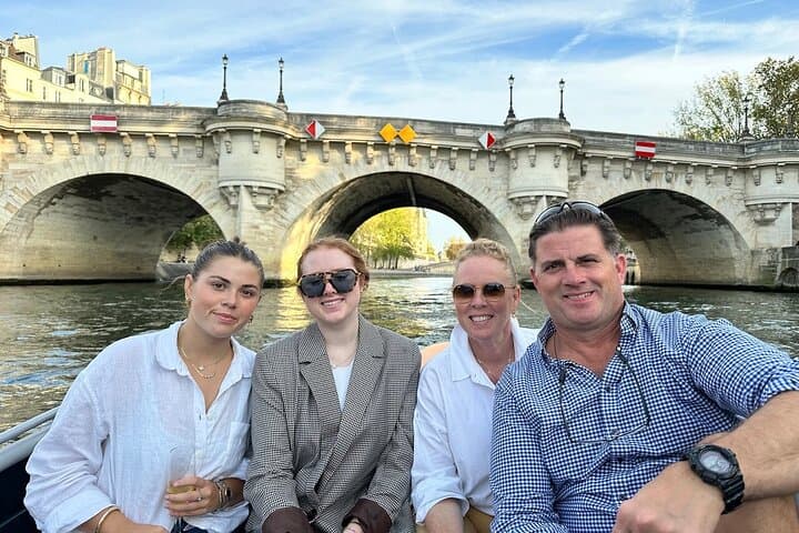 Full Day Paris Shore Excursion from Le Havre with River Cruise