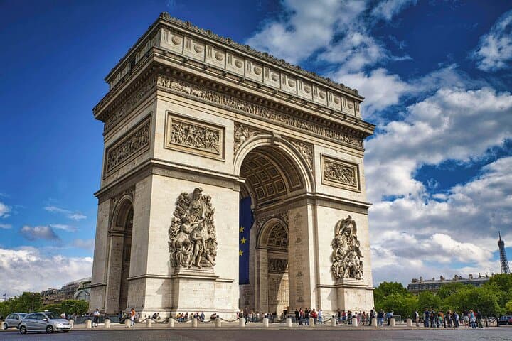 Arc de Triomphe in Paris Walking Tour with Audioguide (no ticket)