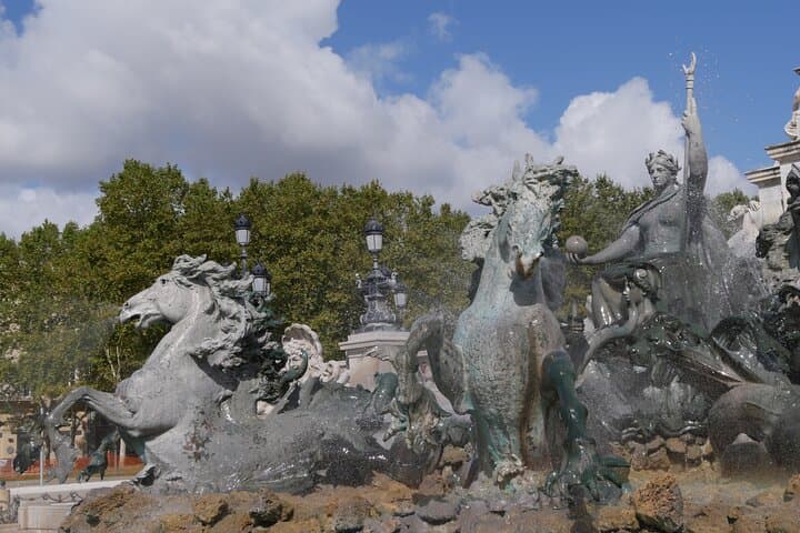 2 hours - Bordeaux Private tour with a native guide