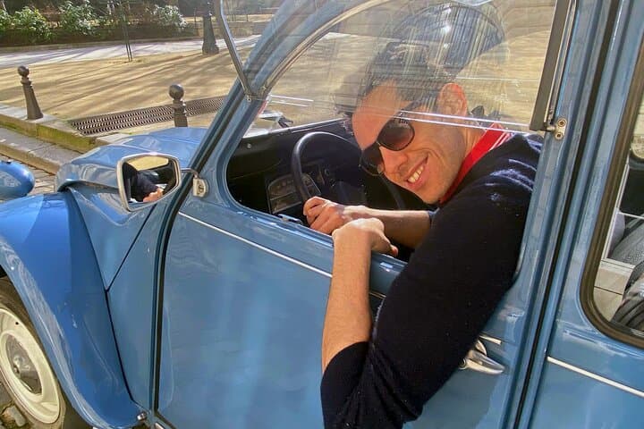 Private Paris Tour in a Classic 2CV