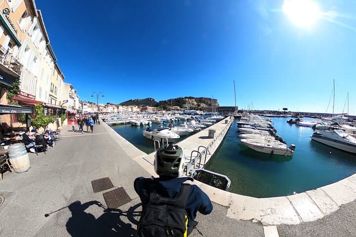 Discovery of the Port of Cassis by E-Bike
