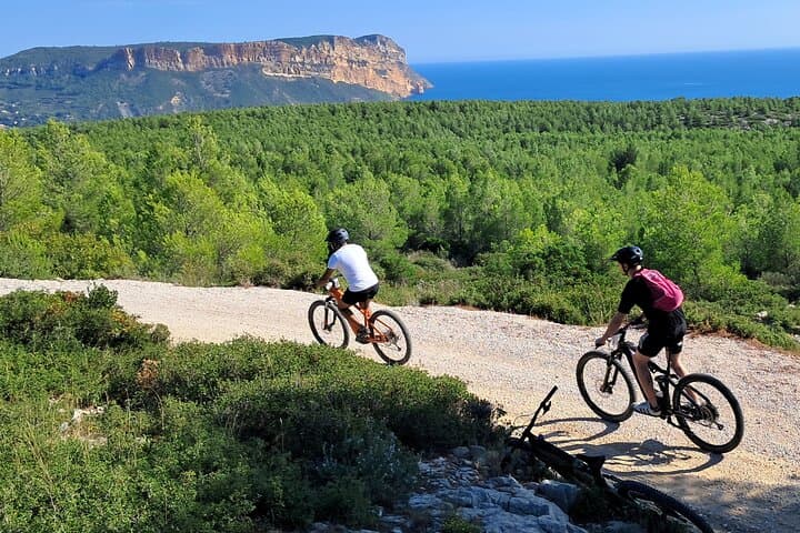 E-bike in the Calanques with views of Cap Canaille