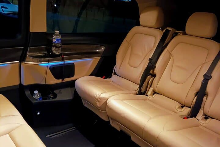 Premium Van Transfer for Groups in Lyon Airport