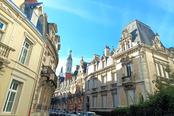 Vichy private guided tour with your professional tour guide !