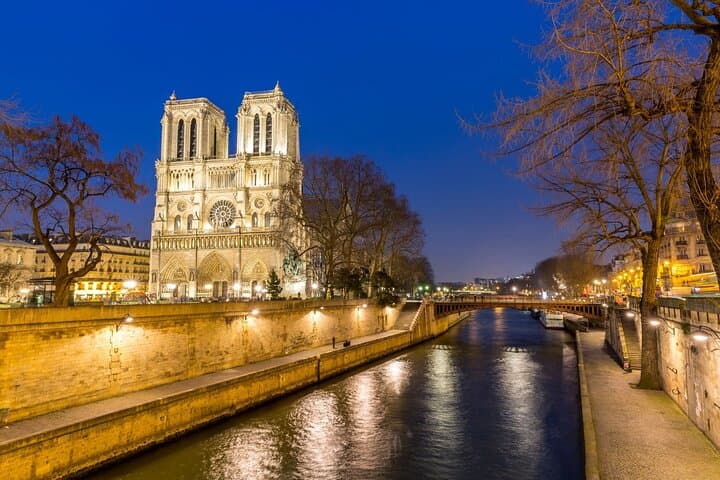 Evening Champagne Cruise from Notre-Dame by Bateaux Parisiens