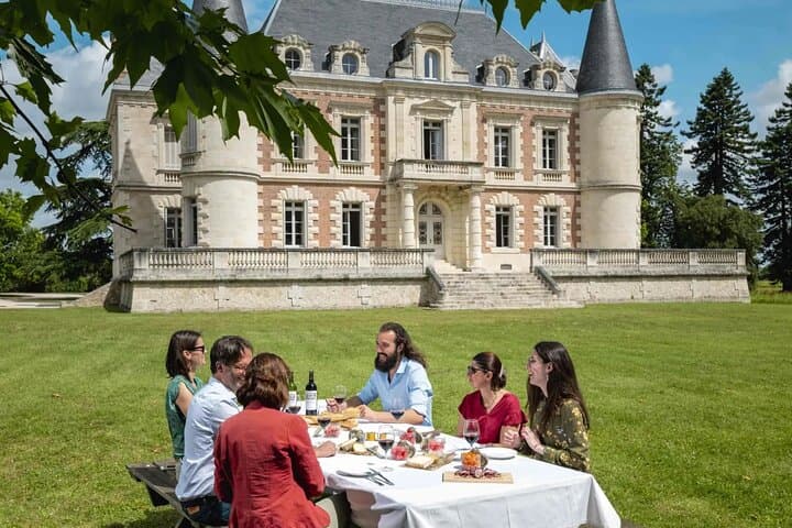 Medoc Wine Route Private Guided Day Tour with Luxury Picnic
