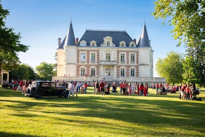 Medoc Wine Route Private Guided Day Tour with Luxury Picnic
