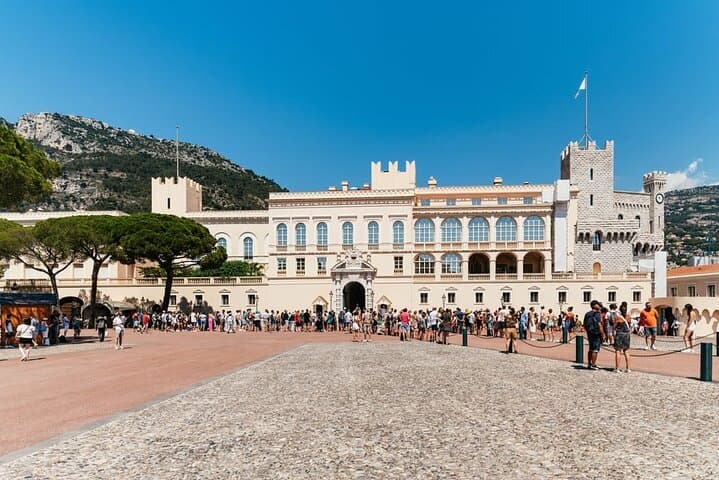 Place du Palais Prince Monaco