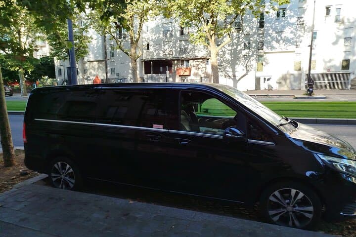 Private Transfer ORY/CDG Airport  Disney - One Way