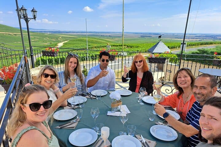 Family Estates Champagne Tour from Paris : 10 Tastings & Lunch