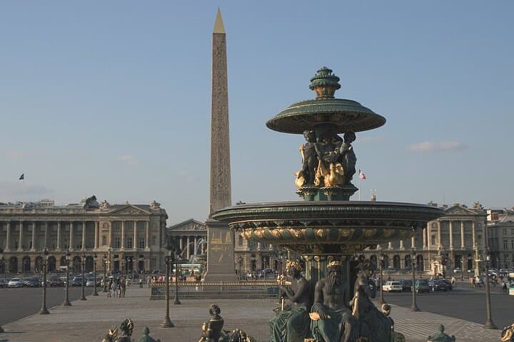 Paris and Giverny Full Day Tour in Small Group