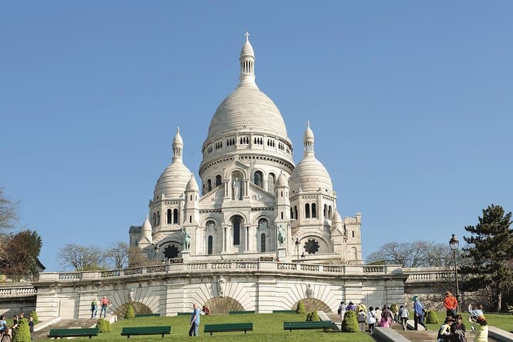 Paris and Giverny Full Day Tour in Small Group