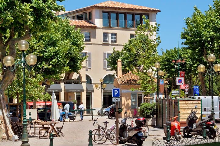 Explore Saint-Tropez in 60 minutes with a Local