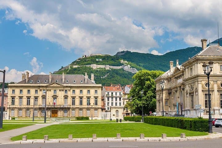 Explore Grenoble in 60 minutes with a Local