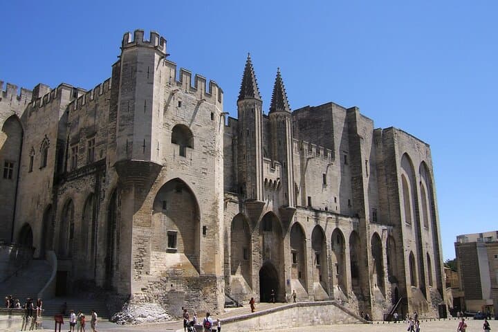 Avignon Private Walking Tour with Local Guide