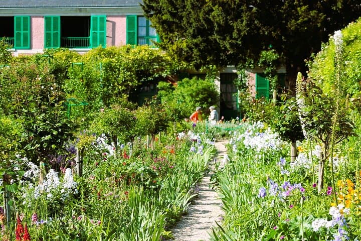 Giverny & Honfleur VIP Private Day Trip from Paris or Le Havre
