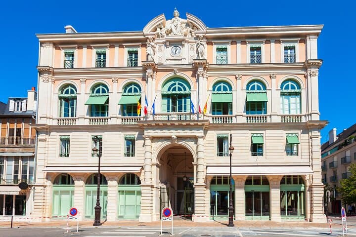 Explore Pau in 60 minutes with a Local