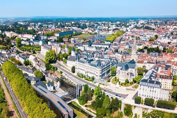 Explore Pau in 60 minutes with a Local