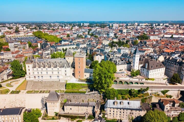 Explore Pau in 60 minutes with a Local