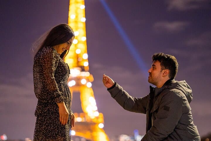 Photoshoot Express Eiffel Tower or other Couples and Proposals