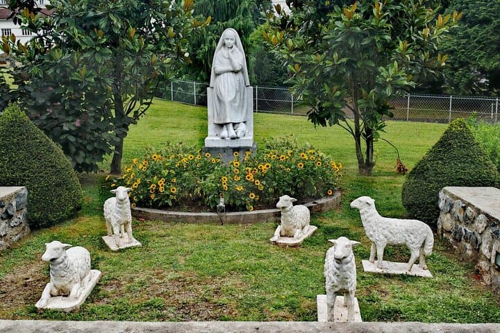 Personalized Full Day Tour of Lourdes