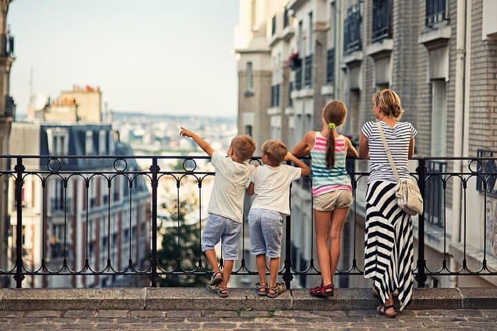 Paris Montmartre: Street Art, Walking Tour & French Drink Tasting
