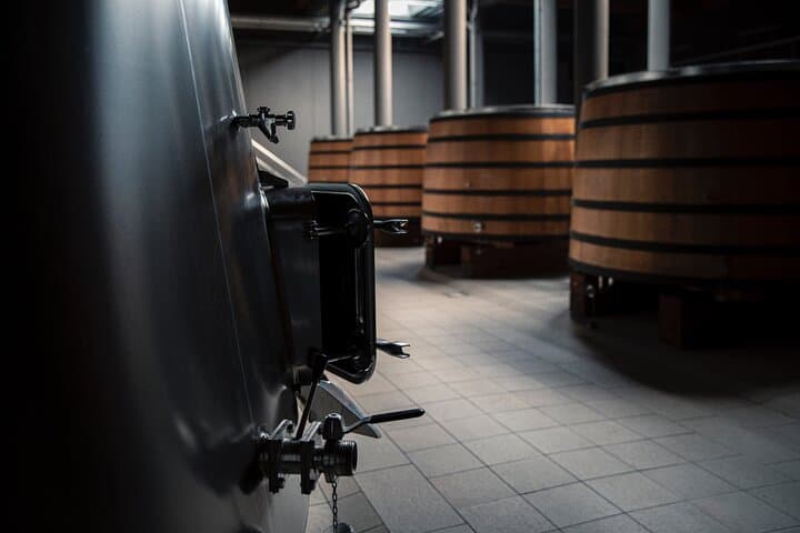 Stainless steel tank - wood